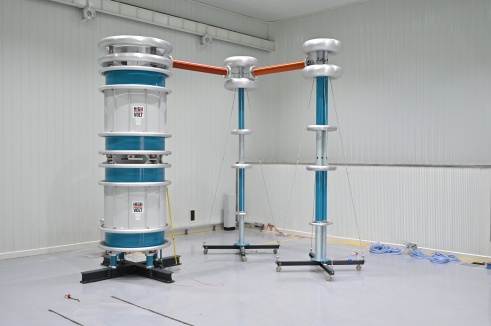 ������������Ͷ�˹�������800kV����ѹ�ַŲ���ϵͳ  ���γ���ѹ���µ�Ʒ�ʶ���